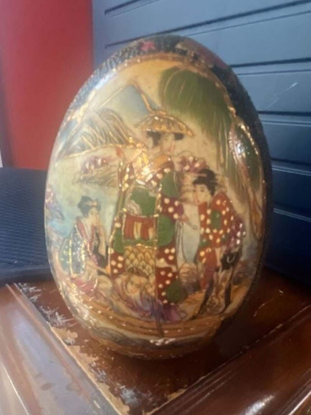 One EGG stamped  Satsuma Eggs Hand Painted Geisha Gold Decorative 5.5"